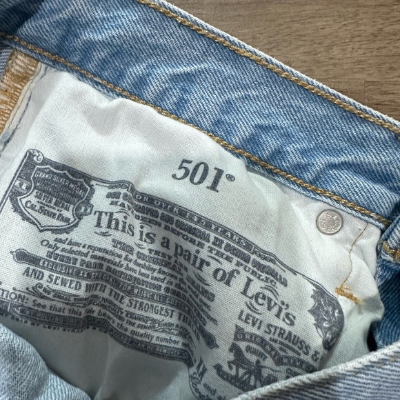 Levis 501 Shorts - Picture 4 of 4